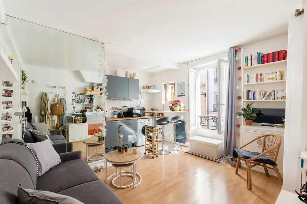 Séjour - Studio avec Vue Est à Paris 75009