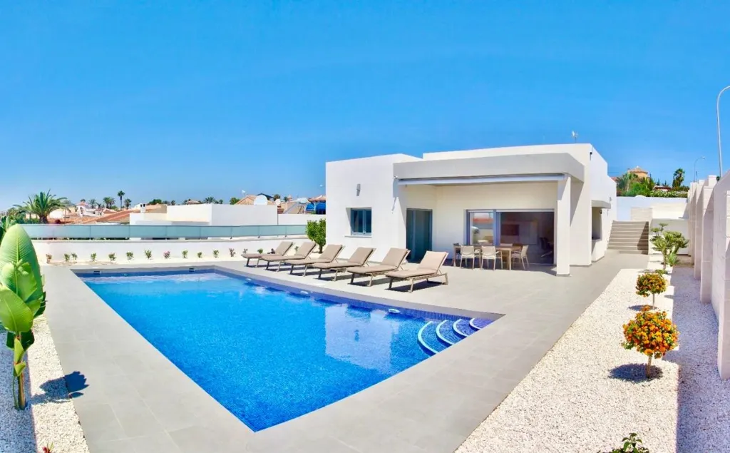 Bassein - New-Build House with Pool in Rafal