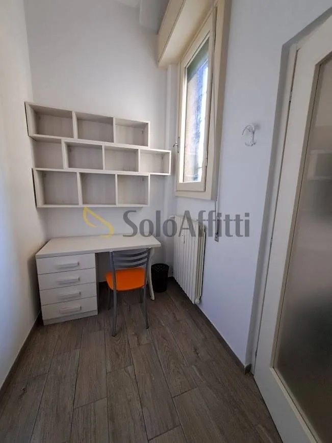 Bureau - Furnished Flat with Balconies in Florence