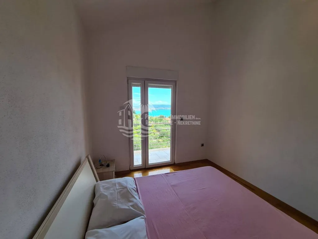 Magamistoad - Penthouse with Sea View near Trogir