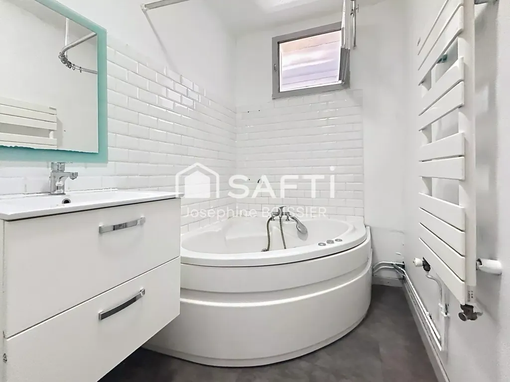 Salles de bain - Appartement Traversant avec Balcon à Le Pontet