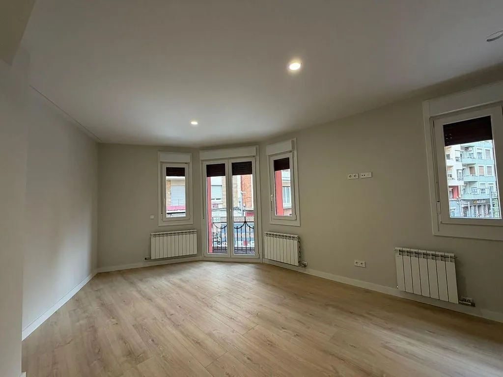 Stanze - Modernised Apartment with Balcony in Logroño