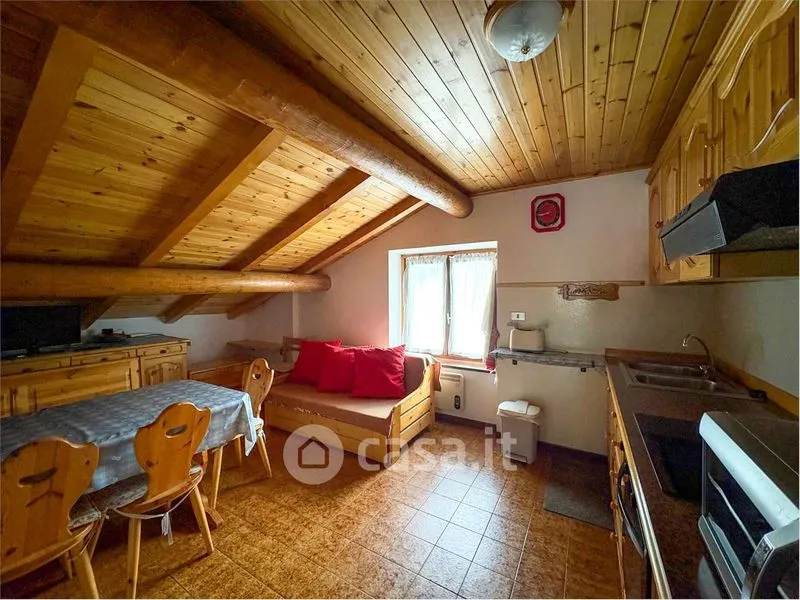 Salle à manger - Mountain View Apartment with Private Garage in Campodolcino