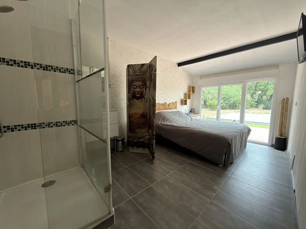 Pebble-Floor House with Pool in Seillons-Source-d'Argens