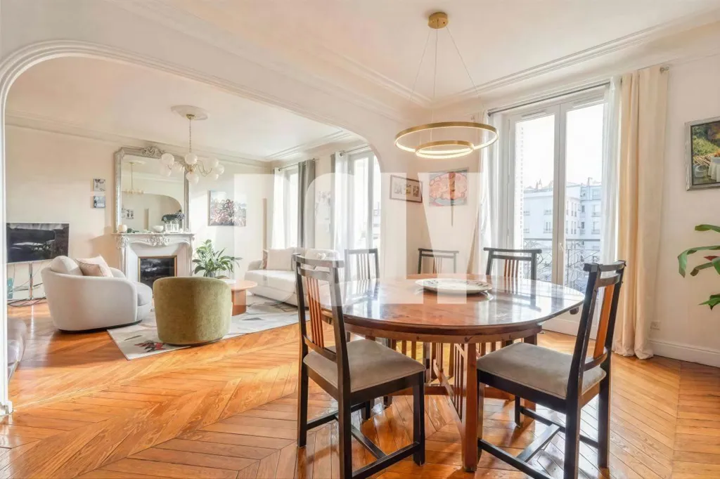 Dining Room - 5-Piece Apartment with Balcony in Saint-Mandé