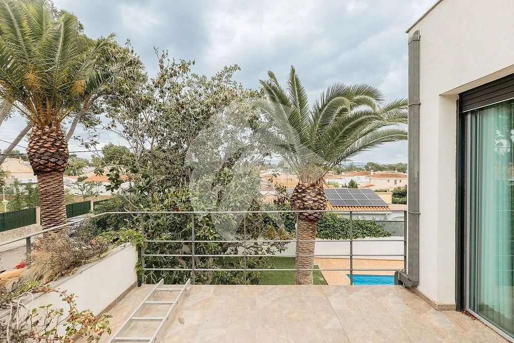 Terrass - Chalet with Pool and Terrace in Montepilar