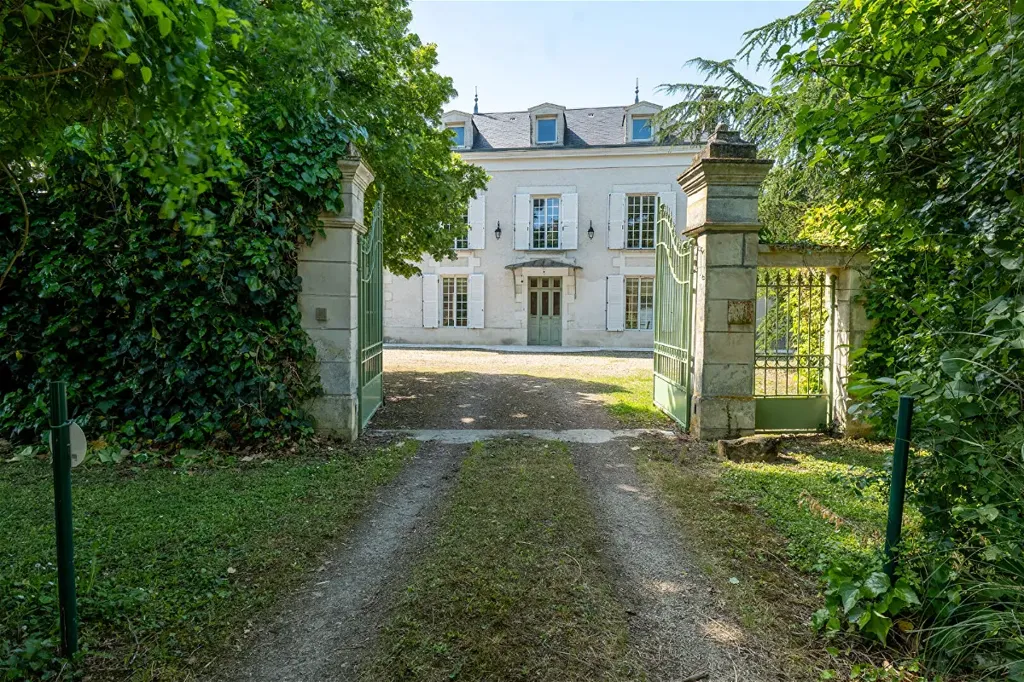 Extérieur - Maison de Maître avec Piscine à Avanton