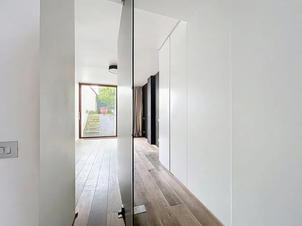 hallway_entrance