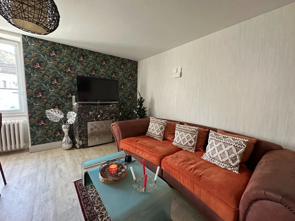 Séjour - Appartement Meublé avec Cuisine Aménagée à Luzech