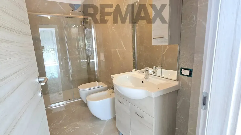 Salles de bain - Rustic Apartment with Balcony in Serravalle