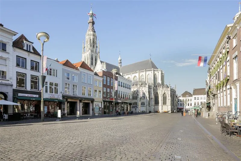 2-Bedroom Apartment with Balcony in Breda Centre