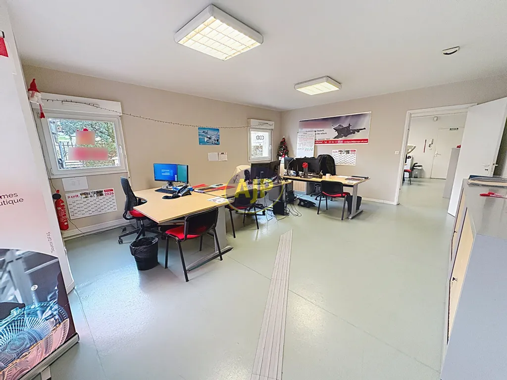 Kabinet - Office Space with Parking in Mérignac