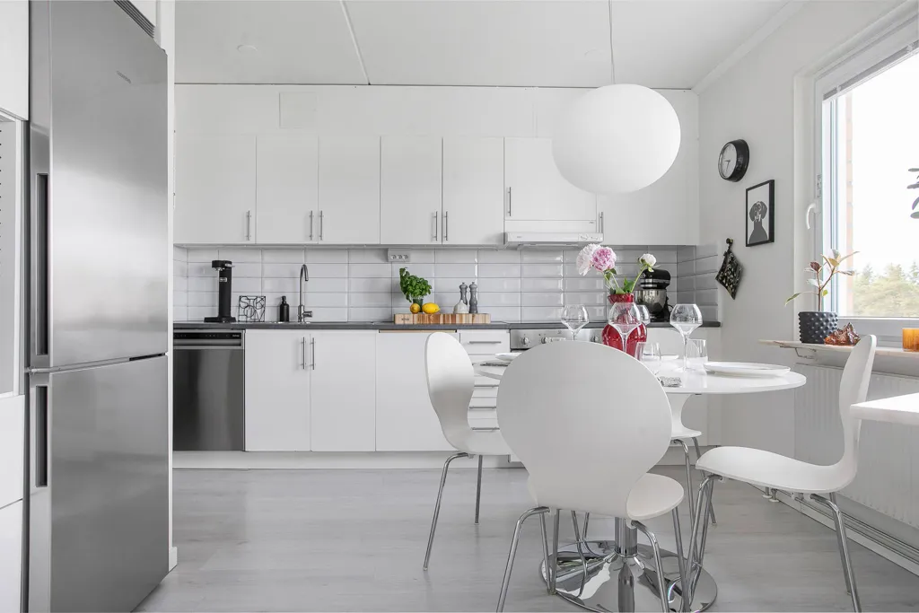 Söögituba - Apartment with South-Facing Balcony in Tyresö