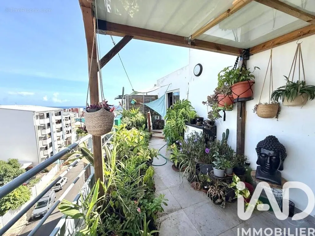 Balcony - T3 Apartment with Balcony in Saint-Denis