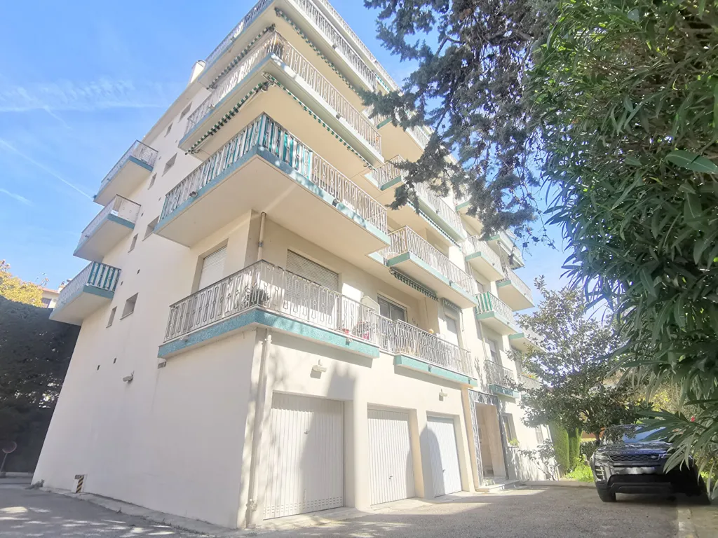 Välivaade - 3-Bed Apartment with Terrace in Cimiez