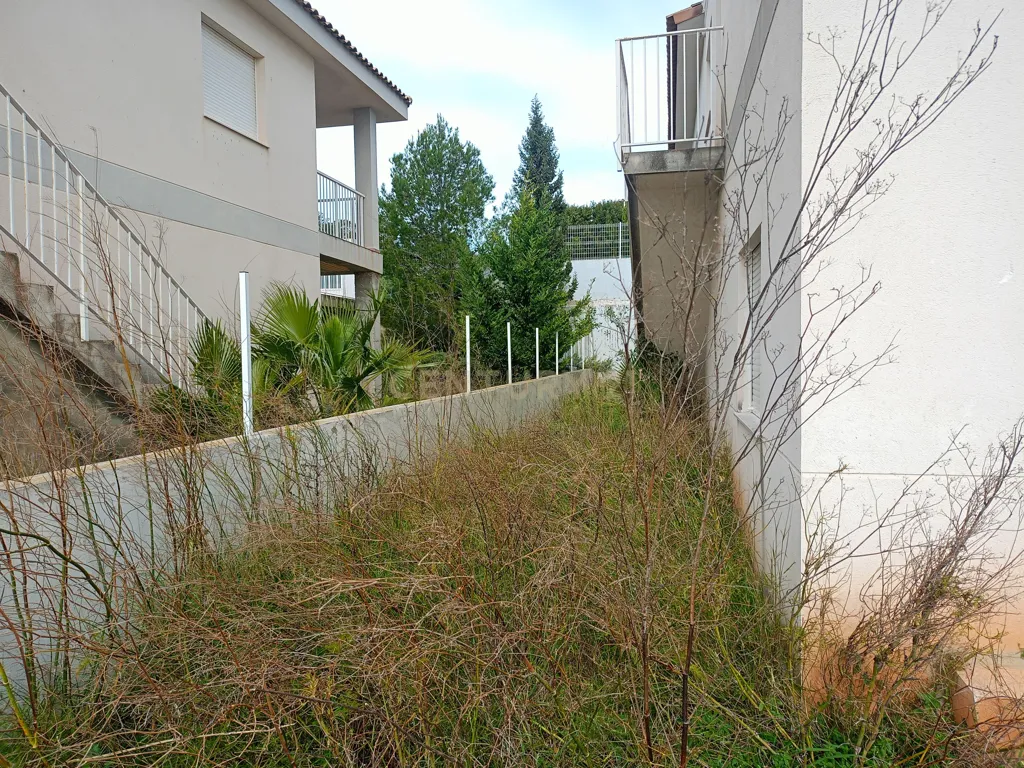 Aed - Pareded Chalet with Large Parcel in Montserrat
