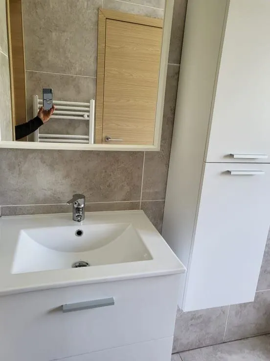 Bathrooms - 2-Bedroom Flat with Garden in Nivelles