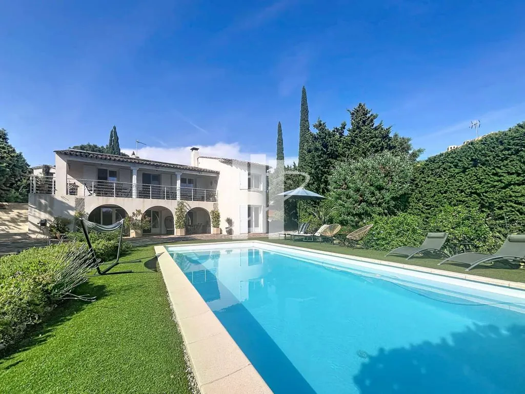 Piscine - Villa avec Piscine Chauffée à Boulouris