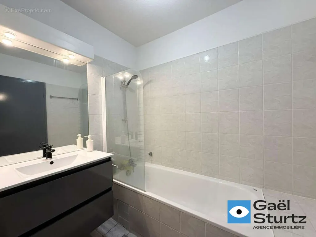 Salles de bain - Appartement avec Balcon au Centre-ville de Strasbourg