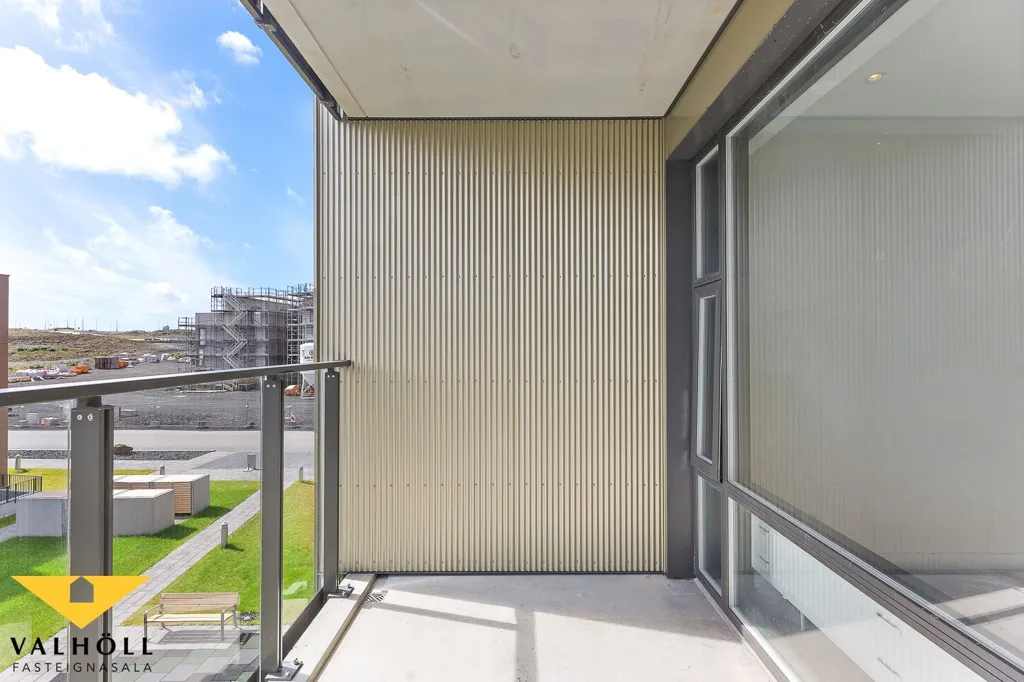Balcon - Modern Apartment with Balcony in Reykjanesbær