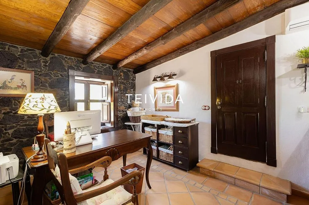 Office - Villa with Pool and Bodega in El Rosario