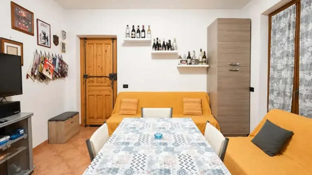 Dining Room - Rustic Trilocale with Balcony in Valenzani, Asti