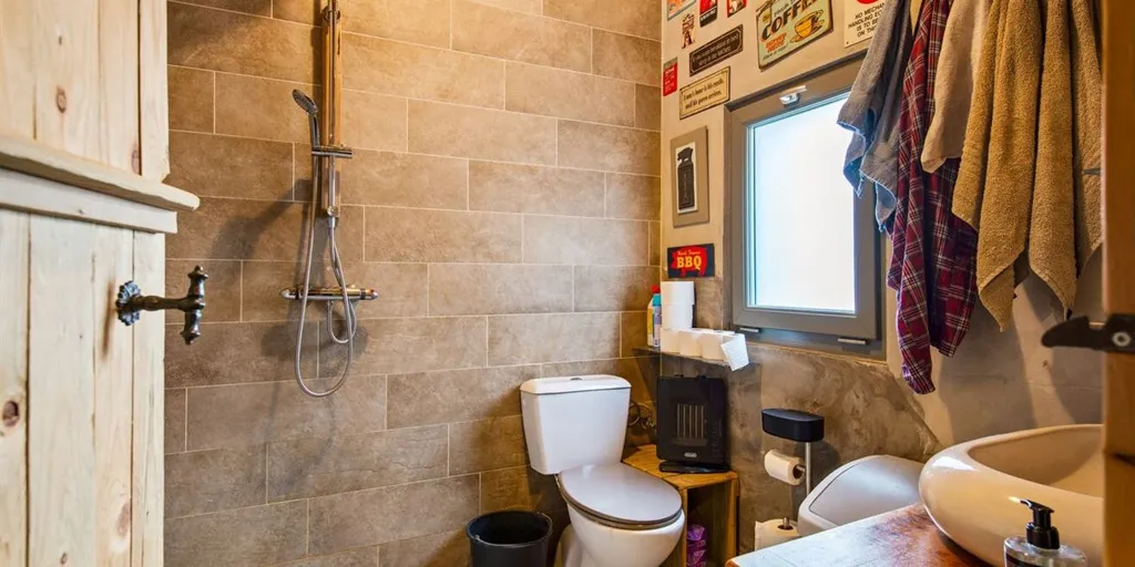 Bathrooms - Renovated Semi-Open House with Terrace in Lier