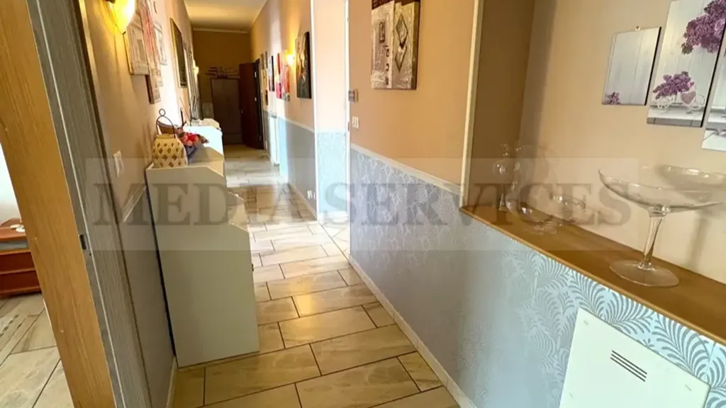 Entrée - Independent House with Dual Use in Mede