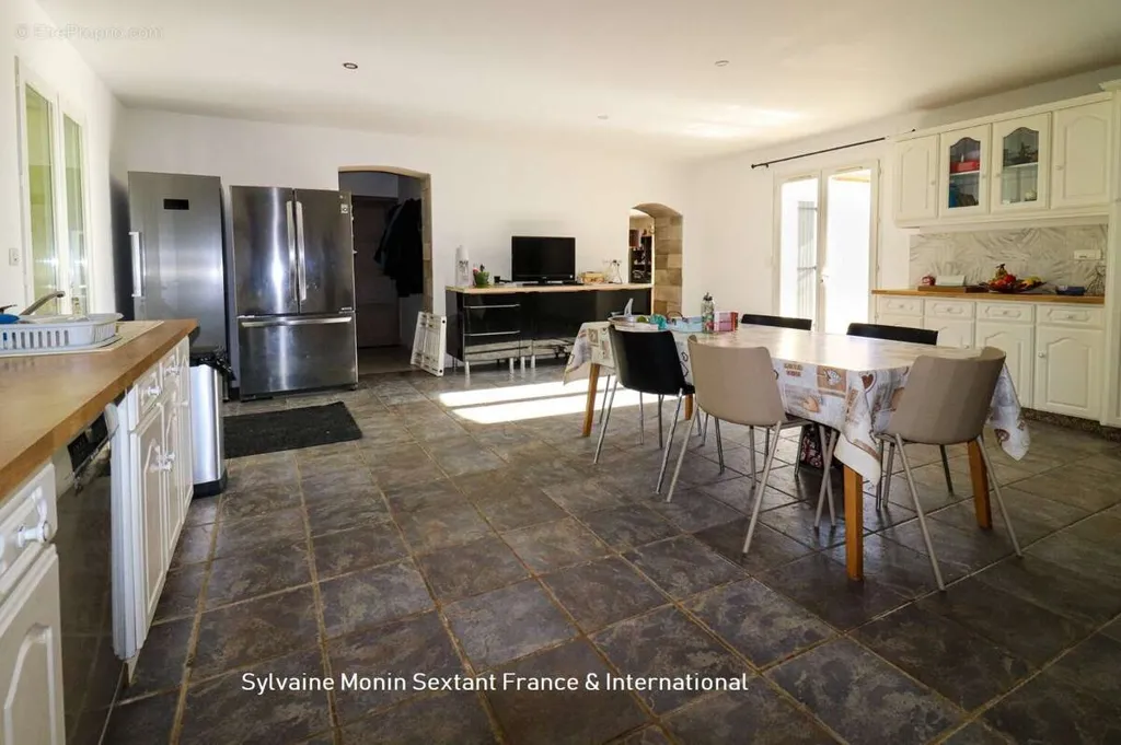 Cuisine - Ensemble de 3 Maisons avec 3 Piscines sur 2 Hectares