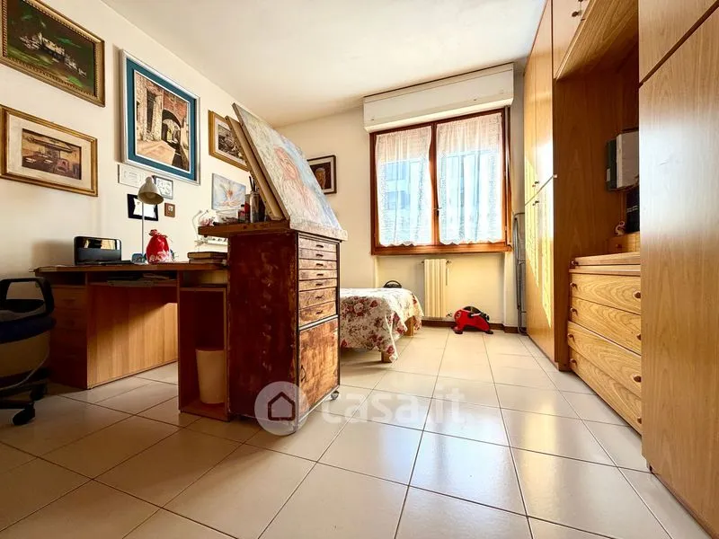Bureau - Five-Bedroom Apartment with Terrace in Florence