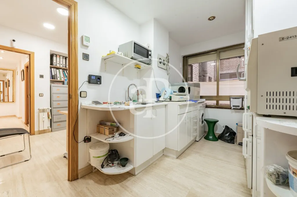 Kitchen - 3-Bedroom Apartment near Retiro Park, Madrid