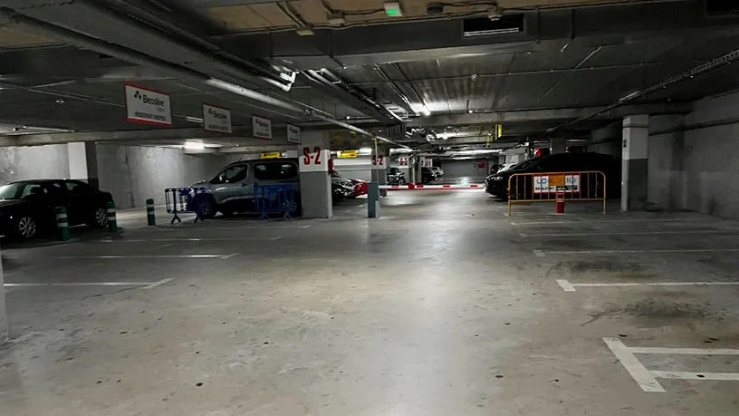 Garage - Parking Space in Office Building, Rubí