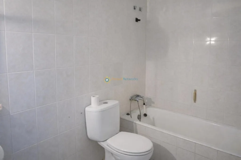 Salles de bain - Renovated Hotel with Balcony in Rafelcofer