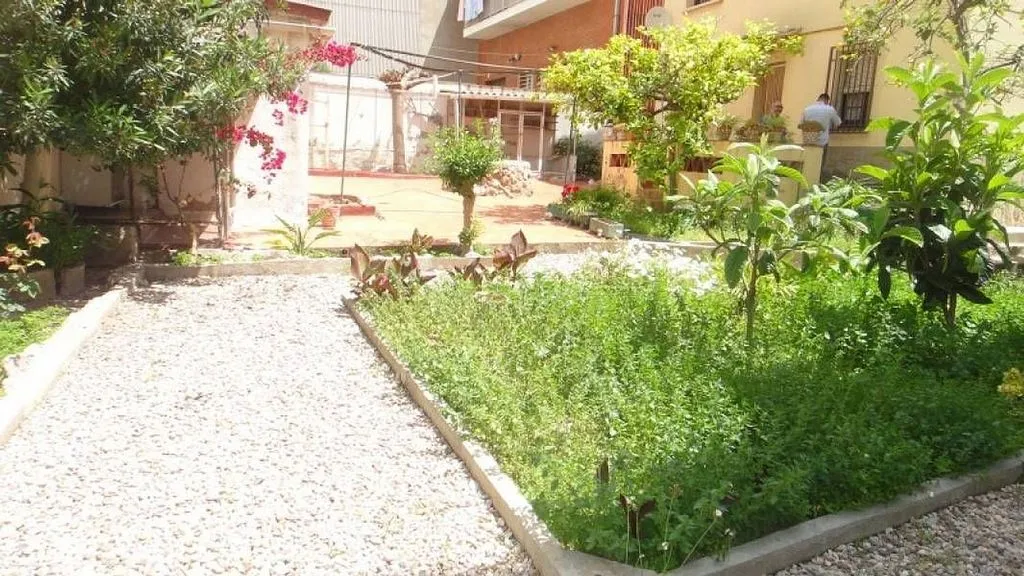 Jardin - Luxury House with Terrace in Cornellà de Llobregat