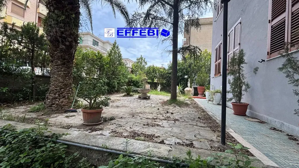 Jardin - Panoramic Villa with Garden in Castrolibero