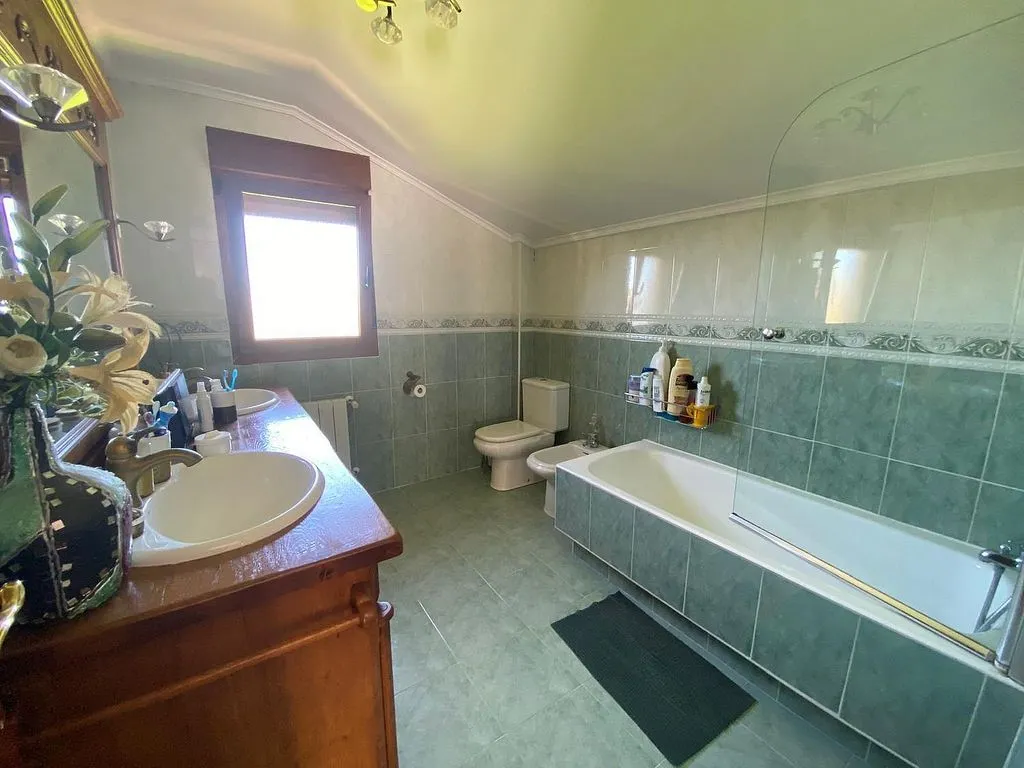 Bathrooms - Chalet with Pool and Terraces in Islares