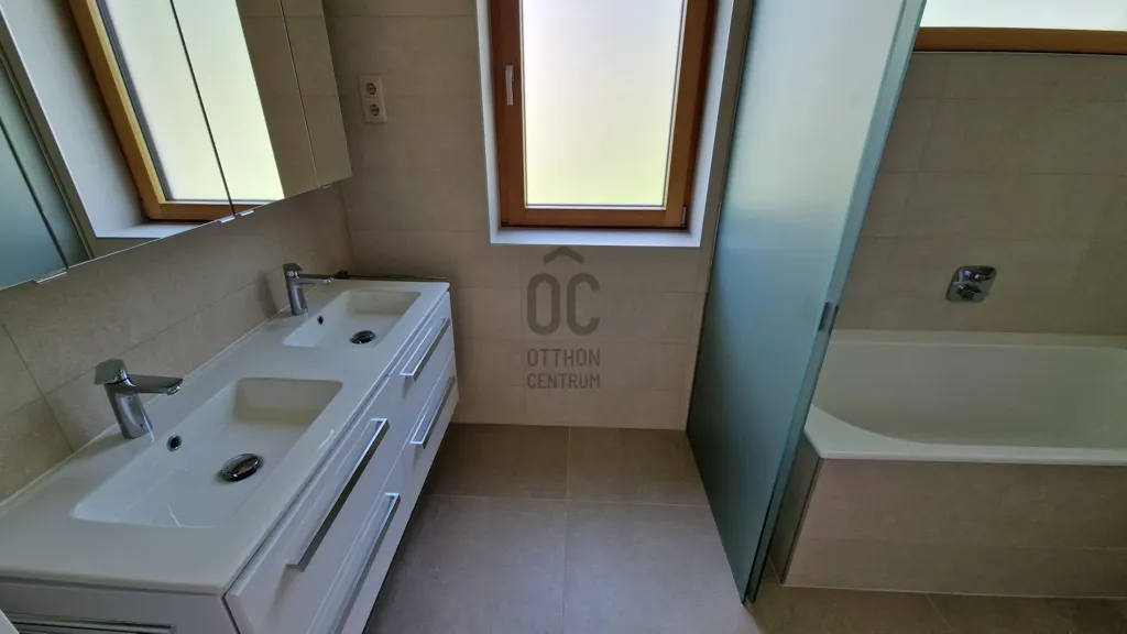 Vannitoad - Luxury Duplex with Garden in Budapest III