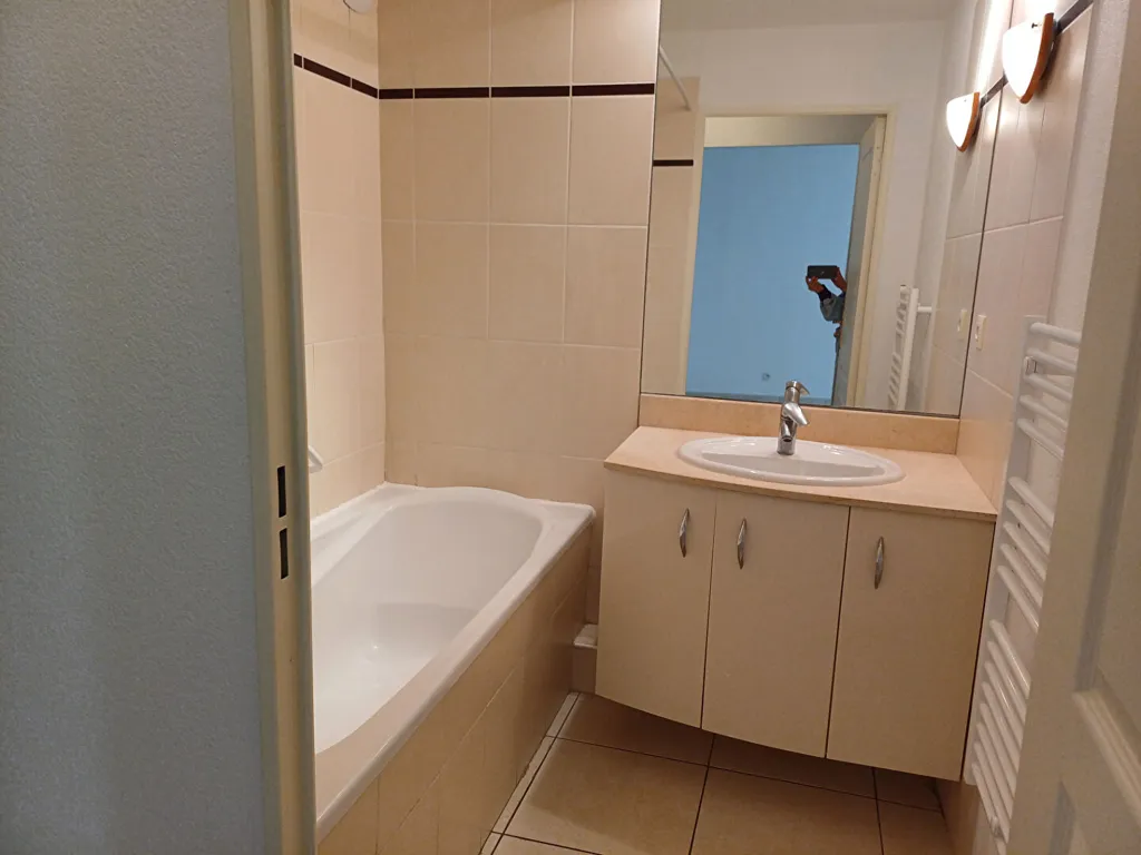 Vannitoad - 2-Bedroom Apartment with Intercom in Sète Centre