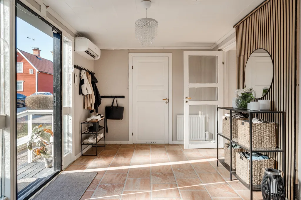 Entrée - Charming Villa with Large Garage in Valla