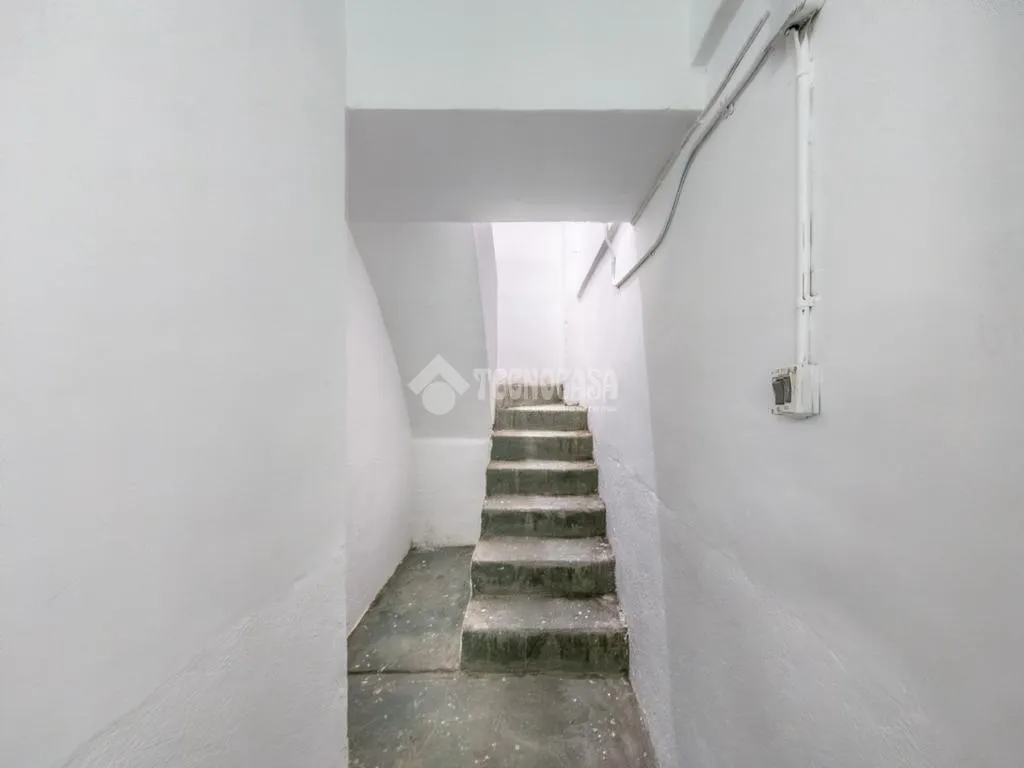 Rooms - Commercial Unit with Two Floors in Madrid