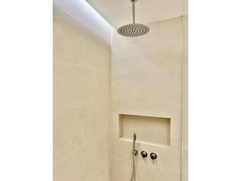 Bathrooms - Modern Flat with Balcony in Pere Garau