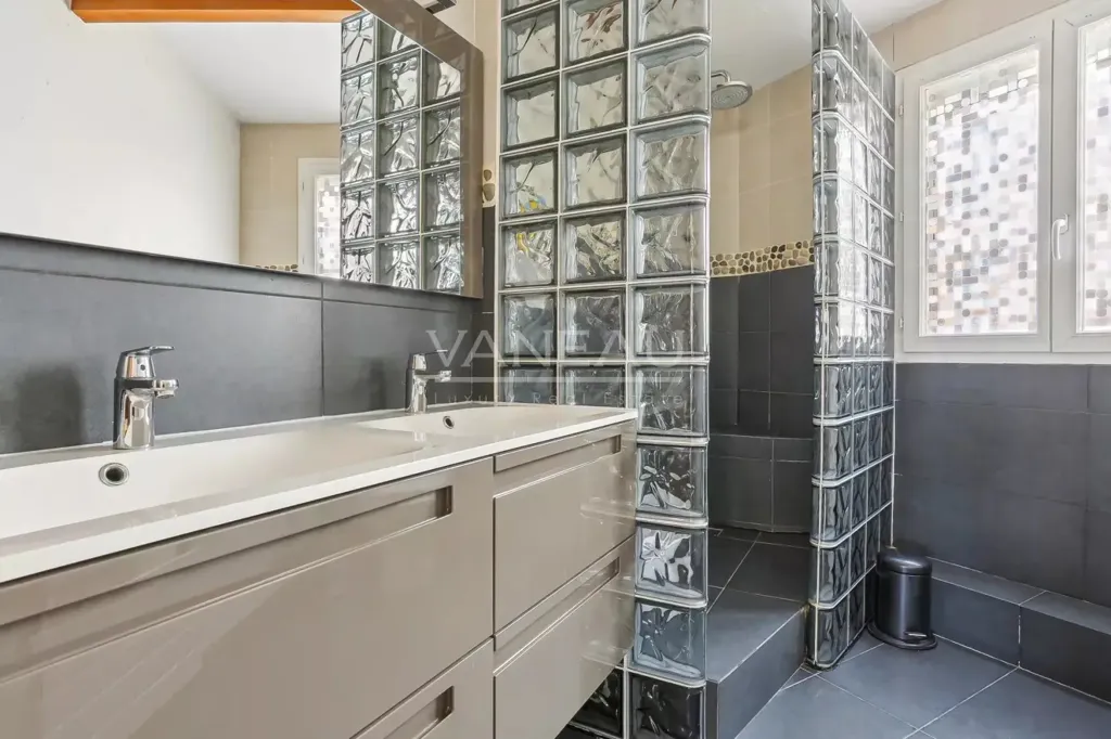 Vannitoad - 7-toaline korter asukohas Boulogne-Billancourt