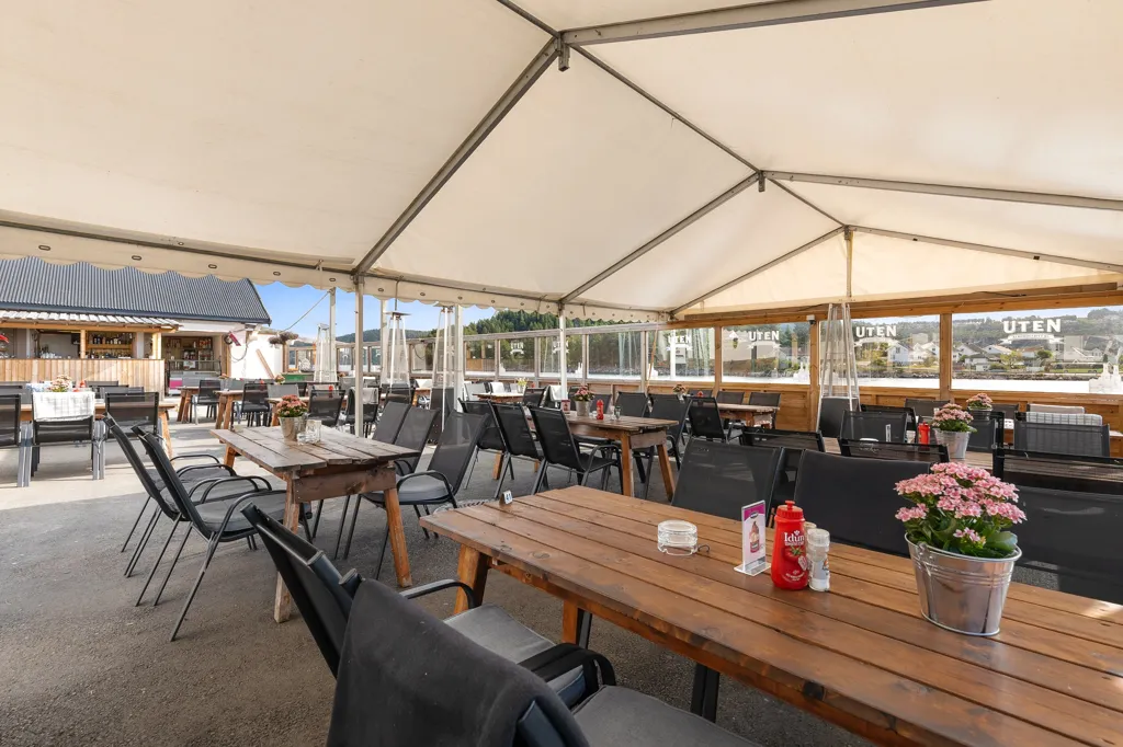 Terrasse - Restaurant with Waterfront in Svelvik