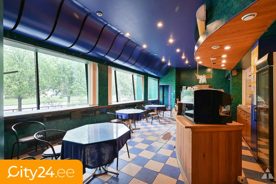 Pièces - Commercial Space with Large Windows in Riga