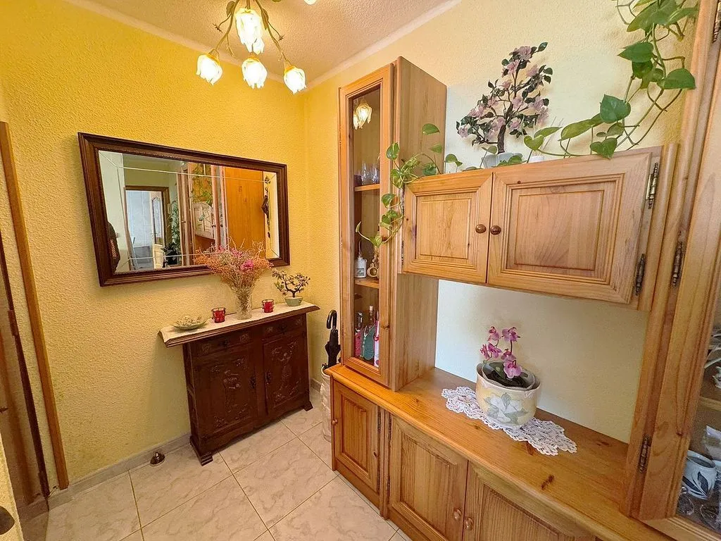 Esik - 2-Bedroom Apartment with Elevator in Milan