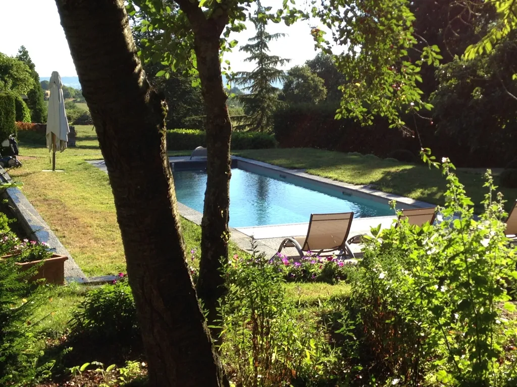 Piscine - Maison de 9 Pièces avec Piscine à Premilhat
