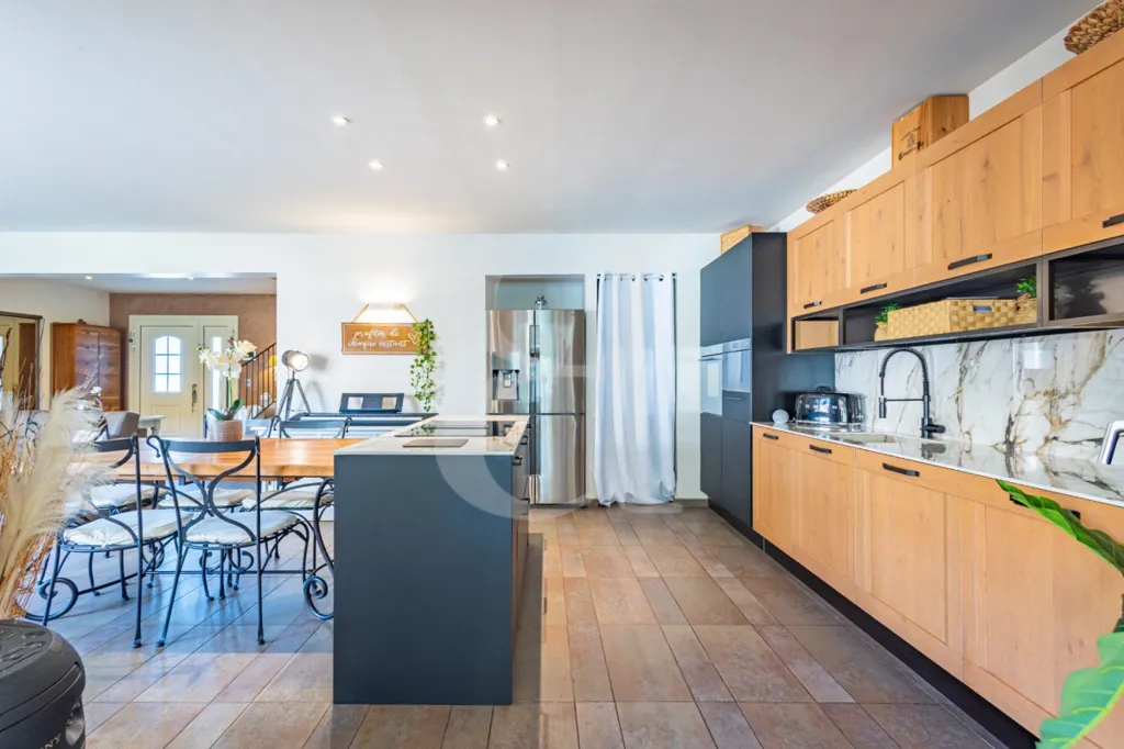 Cuisine - Maison Contemporaine avec Piscine à Ménerbes