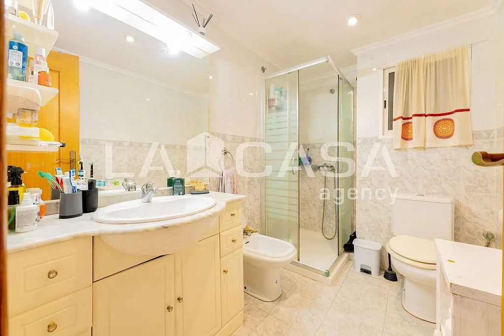 Vannitoad - Duplex with Terrace in Trinitat