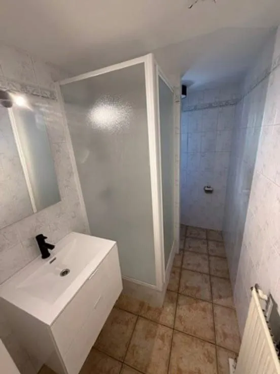 Salles de bain - Appartement à Jemeppe-sur-Sambre, Rue de la Station