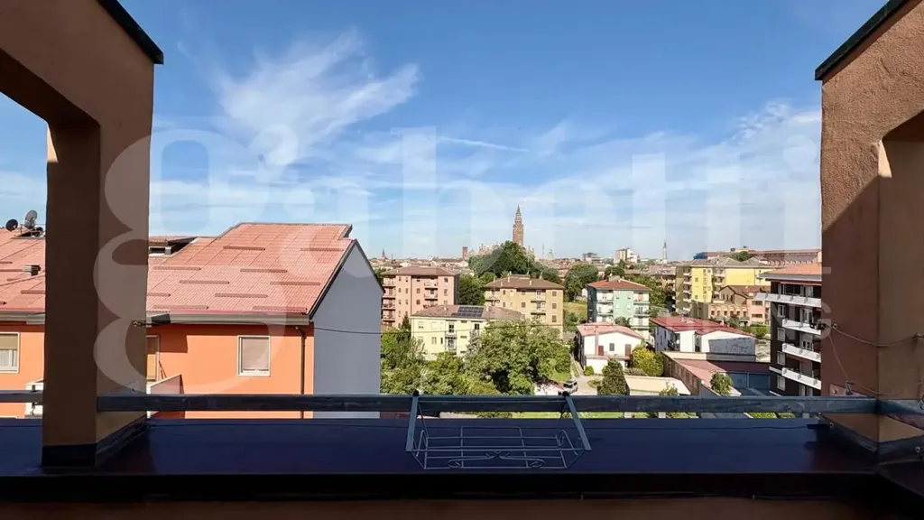 Rõdu - Apartment with City View in Cremona